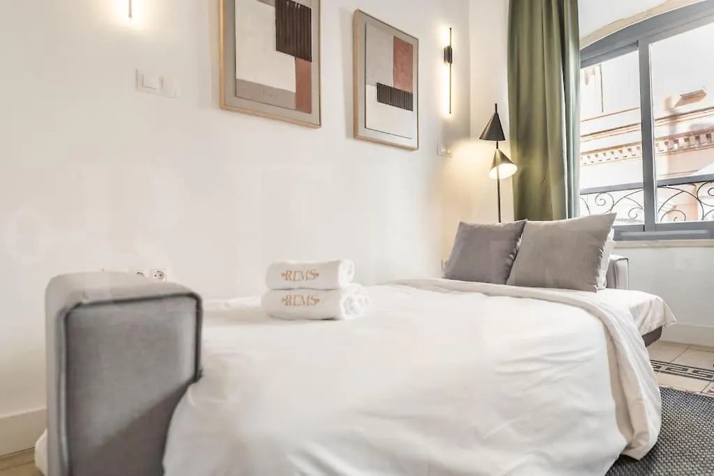 Sophisticated Apartment With Terrace By Rems Malaga